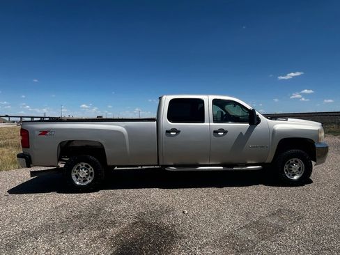 Used 2007 Chevrolet Silverado 2500 LT w/ 1LT Convenience Package AWD/4WD image 6