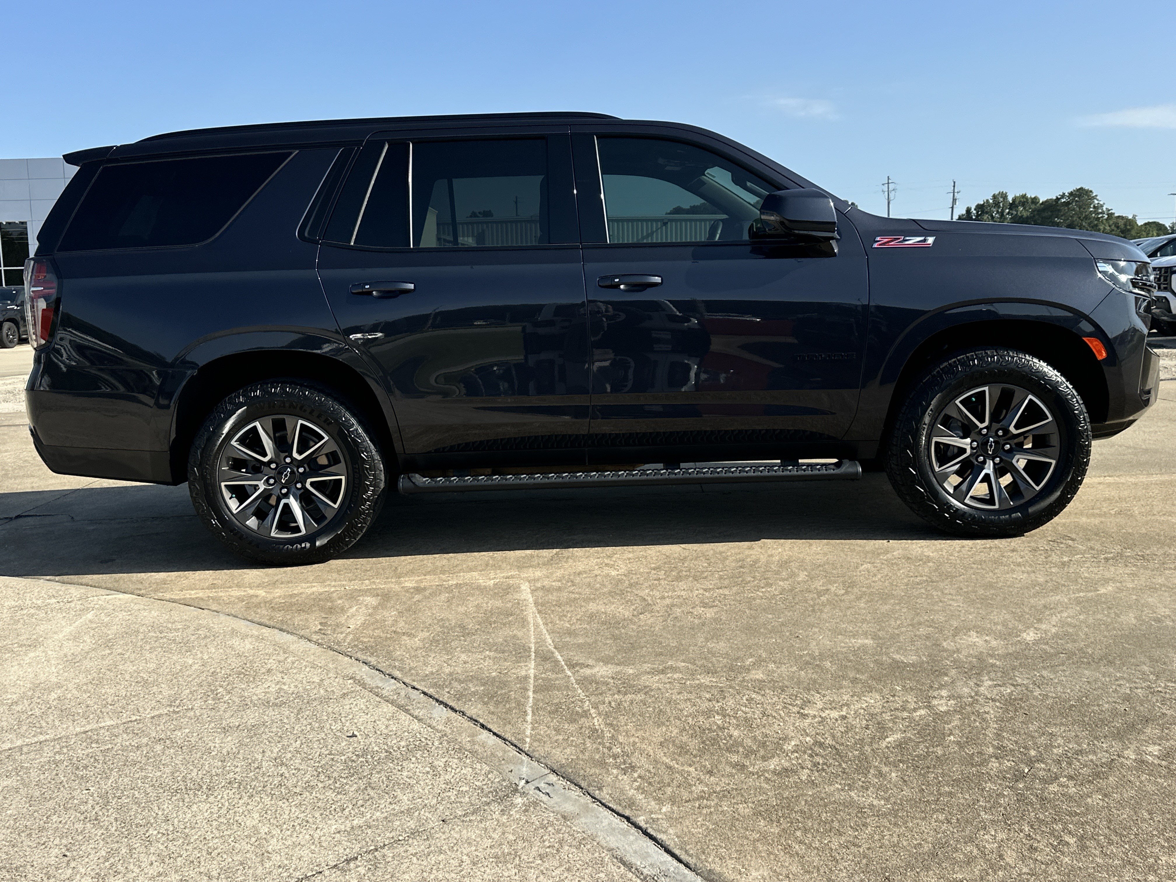 Certified 2024 Chevrolet Tahoe Z71 w/ Luxury Package AWD/4WD image 4