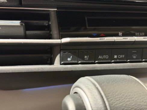 Certified 2024 Toyota Sienna Limited image 32