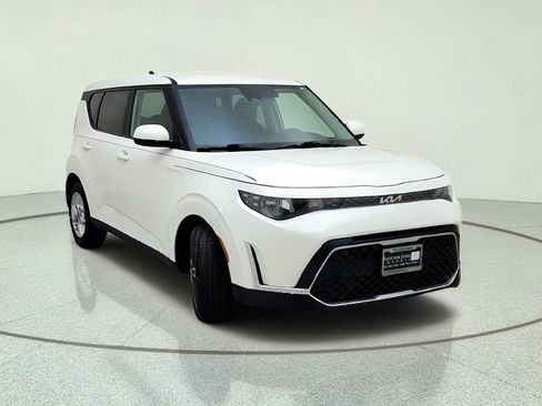 Used 2023 Kia Soul LX w/ Option Group 015 FWD image 4
