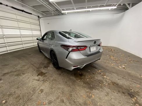 Used 2024 Toyota Camry SE image 4