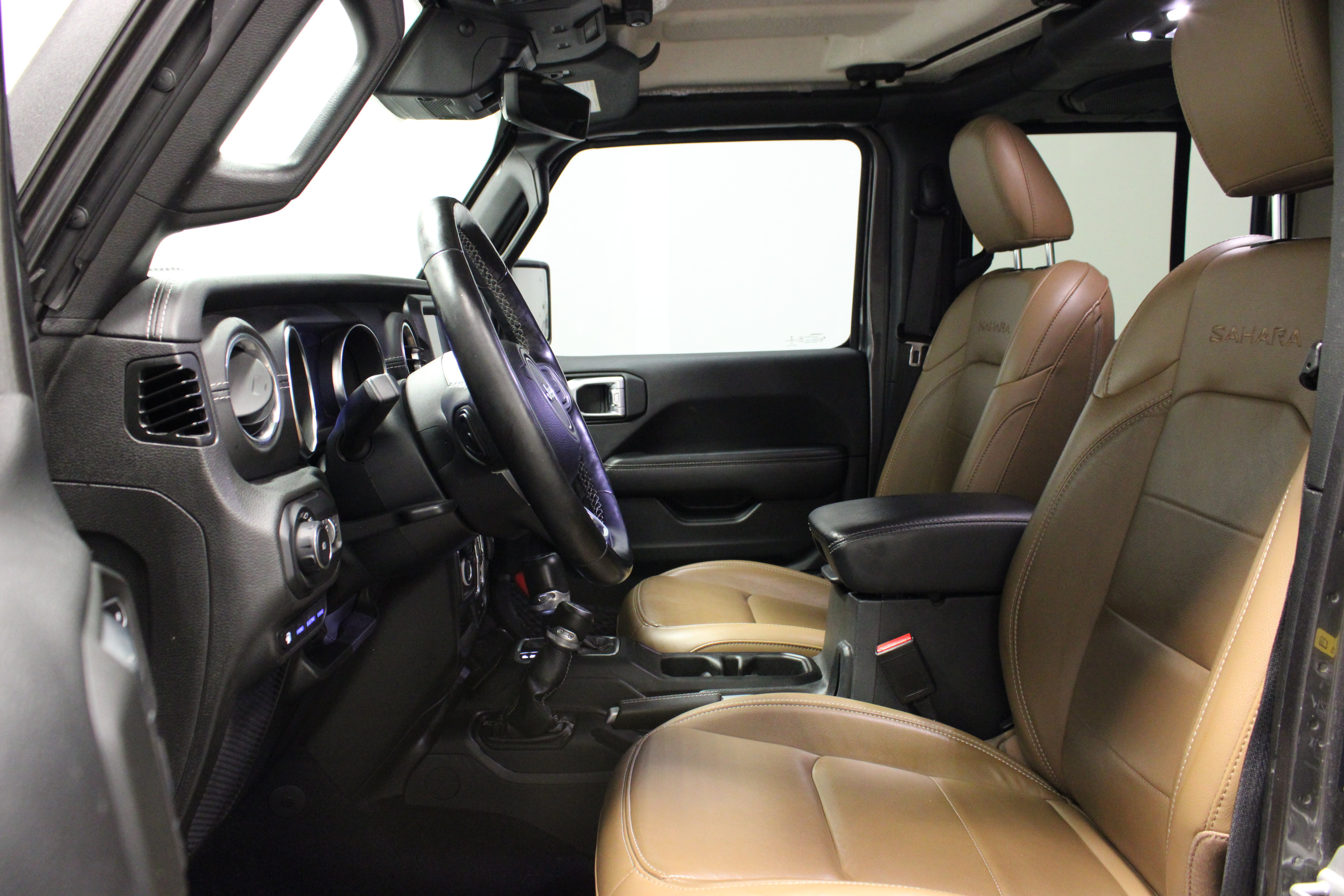 Used 2022 Jeep Wrangler Unlimited Sahara w/ Cold Weather Group AWD/4WD image 14