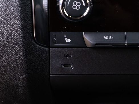 New 2025 Chevrolet Suburban Premier w/ Sun And Tow Package image 39