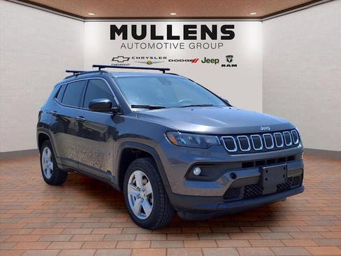 Used 2022 Jeep Compass Latitude AWD/4WD image 3