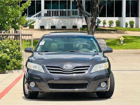 Used 2011 Toyota Camry XLE w/ XLE Extra-Value Pkg #2 FWD image 2