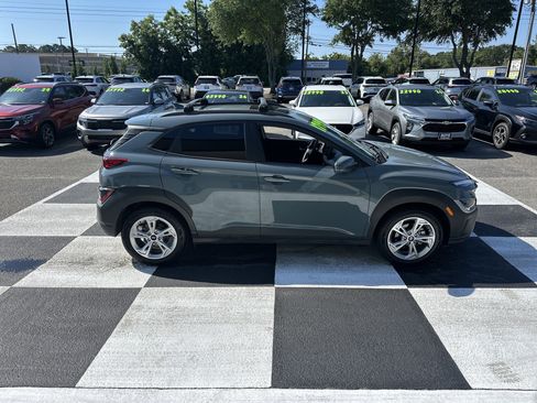 Used 2022 Hyundai Kona SEL w/ Convenience Package FWD image 3