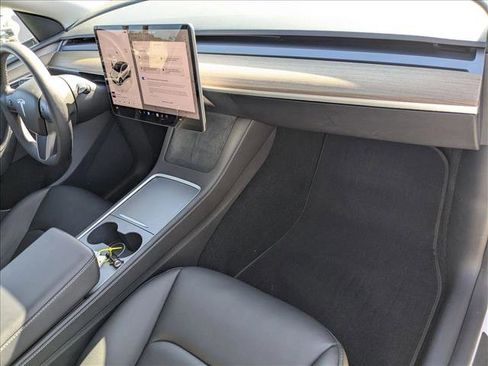 Used 2024 Tesla Model Y Long Range image 22