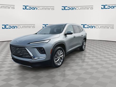 Used 2025 Buick Enclave Preferred image 4