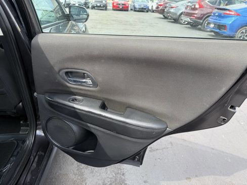 Used 2018 Honda HR-V LX image 19