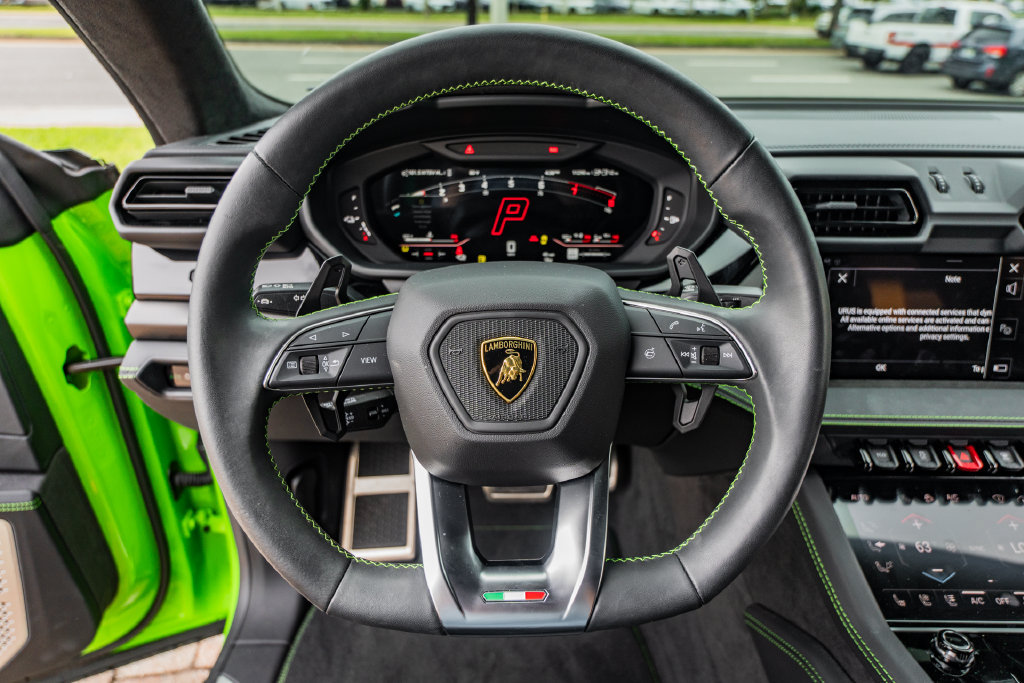 Used 2025 Lamborghini Urus SE AWD/4WD image 22