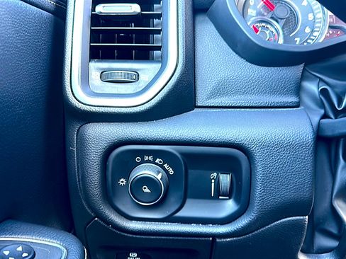 Used 2024 RAM 1500 Laramie image 37