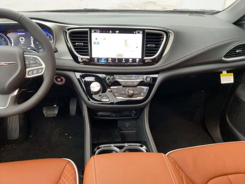 New 2026 Chrysler Pacifica Pinnacle AWD/4WD image 12