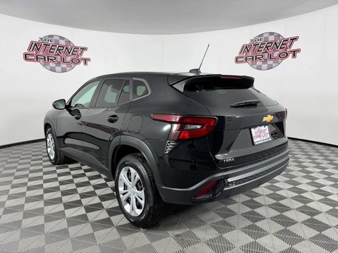 Used 2024 Chevrolet Trax LS w/ Driver Confidence Package image 5