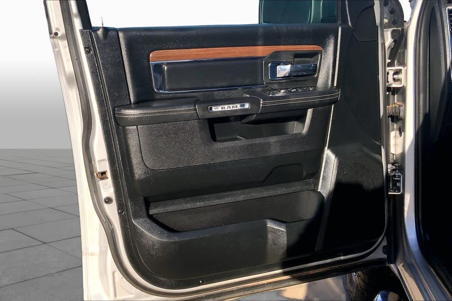 Used 2017 RAM 1500 Laramie w/ Convenience Group AWD/4WD image 20