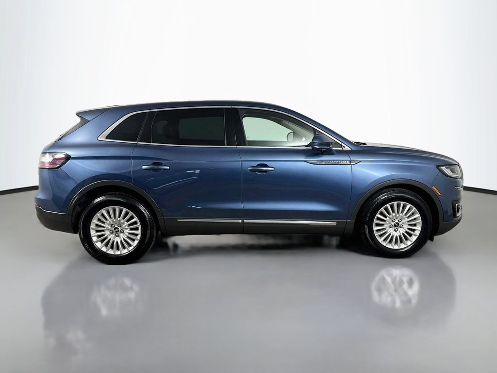 Used 2019 Lincoln Nautilus Premier AWD/4WD image 9