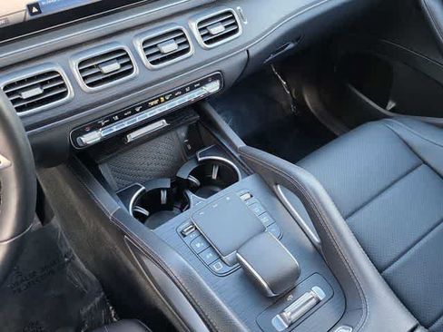 Used 2025 Mercedes-Benz GLS 450 4MATIC image 17