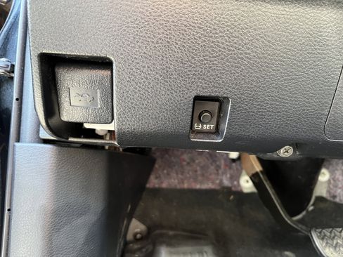 Used 2016 Toyota Tacoma SR5 w/ SR5 Appearance Package (SN) image 20