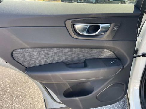 Used 2022 Volvo XC60 B5 Momentum image 30