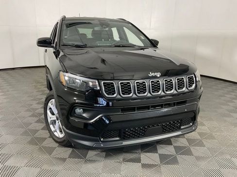 Used 2026 Jeep Compass Latitude AWD/4WD image 10