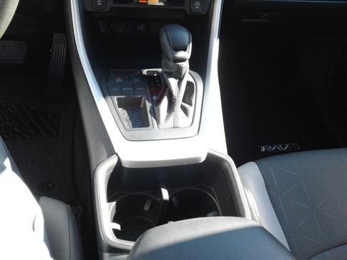 Used 2025 Toyota RAV4 XLE image 17