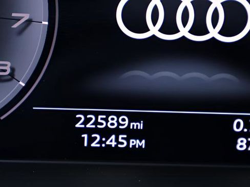 Used 2023 Audi SQ5 Premium Plus w/ Premium Plus Package AWD/4WD image 2