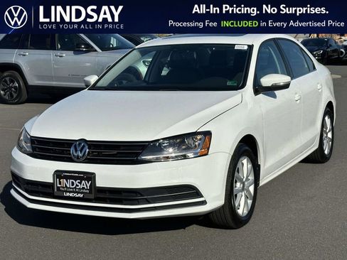 Used 2017 Volkswagen Jetta SE image 4