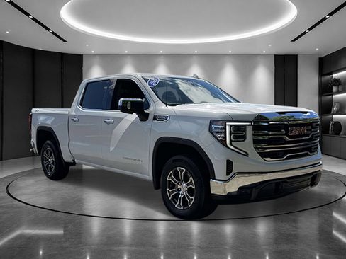 Used 2025 GMC Sierra 1500 SLT AWD/4WD image 2
