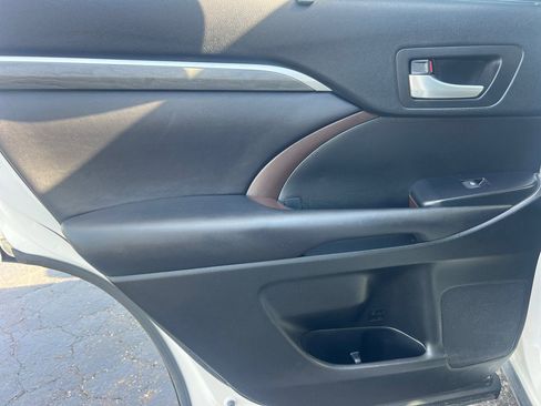 Used 2017 Toyota Highlander Limited AWD/4WD image 13