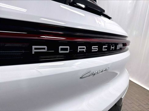 Used 2026 Porsche Cayenne AWD/4WD image 33