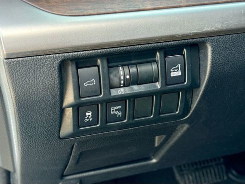 Used 2018 Subaru Outback 2.5i Limited w/ Popular Package #2 image 10