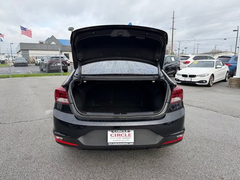 Used 2020 Hyundai Elantra SE w/ Cargo Package (C1) FWD image 8
