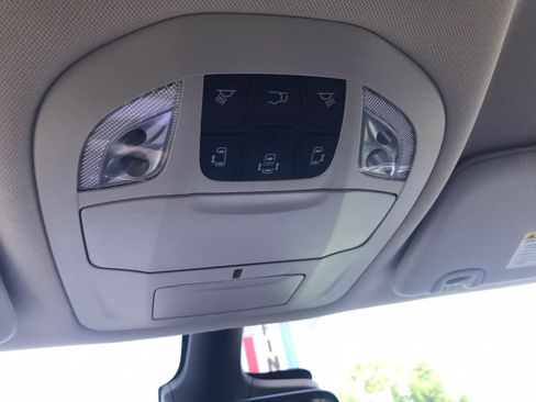 Used 2023 Chrysler Pacifica Touring-L FWD image 31