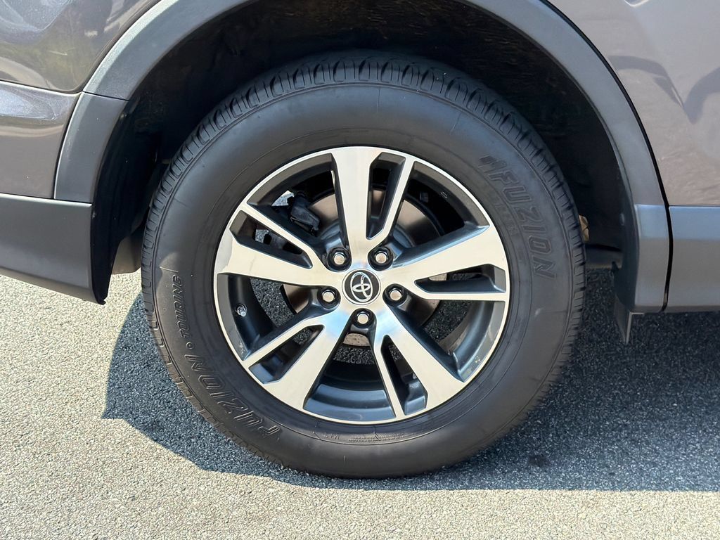 Used 2016 Toyota RAV4 XLE AWD/4WD image 19