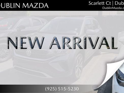 Used 2022 Volkswagen Taos SE FWD image 1