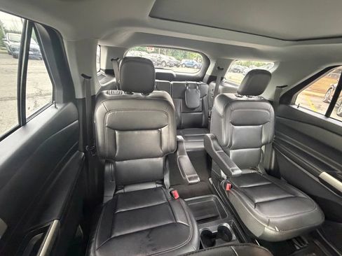 Used 2020 Ford Explorer XLT w/ Equipment Group 202A AWD/4WD image 40