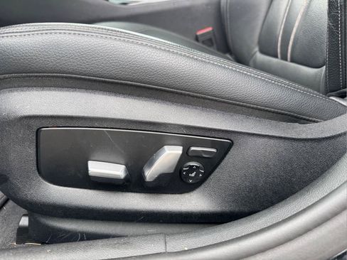 Used 2019 BMW 530e w/ Premium Package RWD image 18