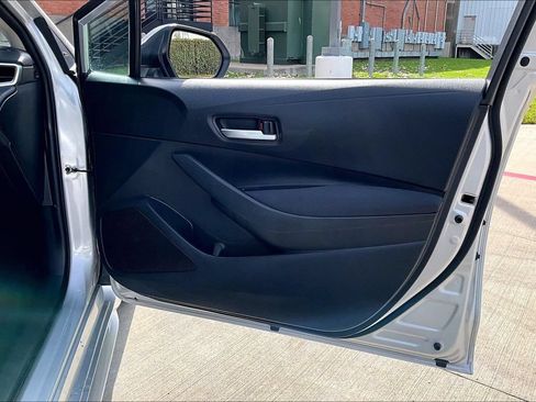 Used 2021 Toyota Corolla LE FWD image 25