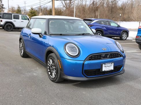 Used 2025 MINI Cooper 2-Door Hardtop image 1