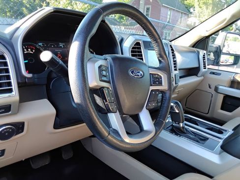 Used 2015 Ford F150 Lariat w/ Equipment Group 502A Luxury AWD/4WD image 8