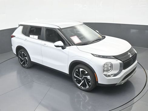 Used 2023 Mitsubishi Outlander SE image 61