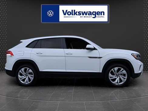 Certified 2022 Volkswagen Atlas Cross Sport SE AWD/4WD image 10