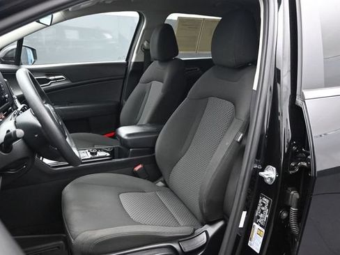 Used 2023 Kia Sportage LX FWD image 5