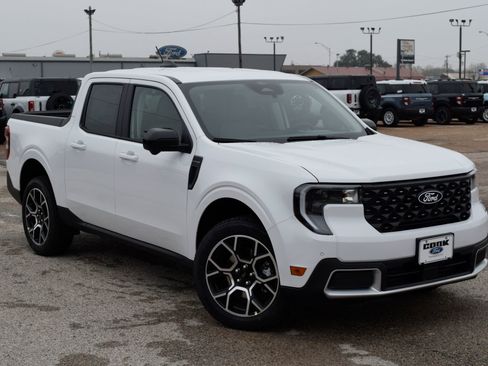 New 2026 Ford Maverick Lariat image 3