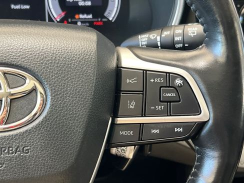 Used 2023 Toyota Highlander Limited AWD/4WD image 28