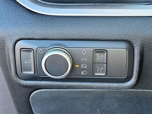 Used 2022 Ford Explorer XLT image 10