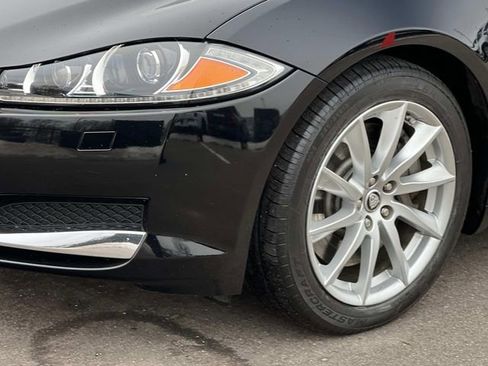 Used 2013 Jaguar XF image 8