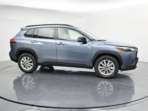 Used 2025 Toyota Corolla Cross LE AWD/4WD image 9