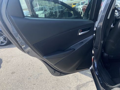 Used 2020 Toyota Yaris LE image 21