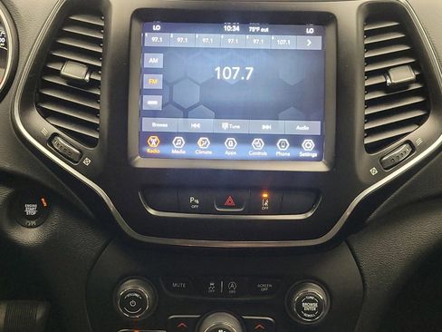 Used 2022 Jeep Cherokee Latitude Lux w/ Mopar Interior Package AWD/4WD image 25