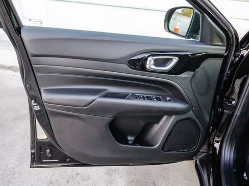 New 2026 Jeep Compass Limited image 21